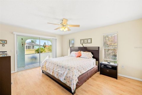 House in Punta Gorda, Florida 3 bedrooms, 142.23 sq.m. № 1723548 - photo 13