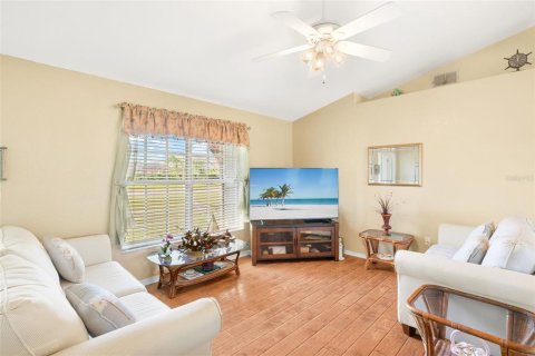 House in Punta Gorda, Florida 3 bedrooms, 142.23 sq.m. № 1723548 - photo 6