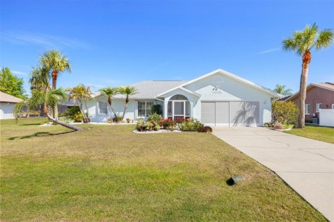 House in Punta Gorda, Florida 3 bedrooms, 142.23 sq.m. № 1723548 - photo 3