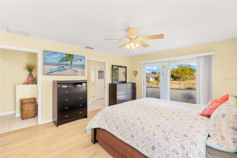House in Punta Gorda, Florida 3 bedrooms, 142.23 sq.m. № 1723548 - photo 14