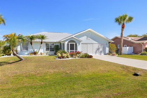 House in Punta Gorda, Florida 3 bedrooms, 142.23 sq.m. № 1723548 - photo 2