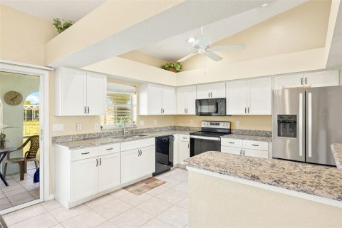 House in Punta Gorda, Florida 3 bedrooms, 142.23 sq.m. № 1723548 - photo 12