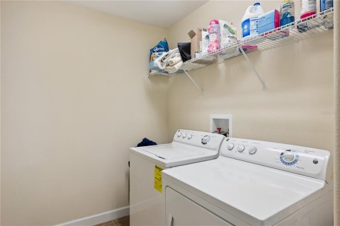 House in Davenport, Florida 4 bedrooms, 226.68 sq.m. № 2202586 - photo 23