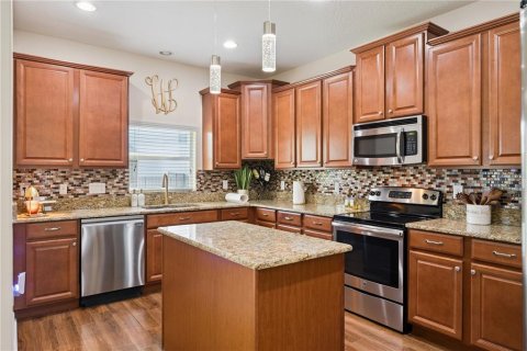 House in Davenport, Florida 4 bedrooms, 226.68 sq.m. № 2202586 - photo 16