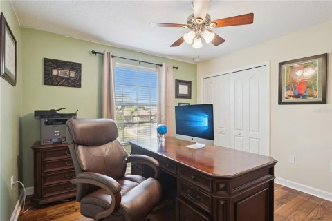 House in Davenport, Florida 4 bedrooms, 226.68 sq.m. № 2202586 - photo 24