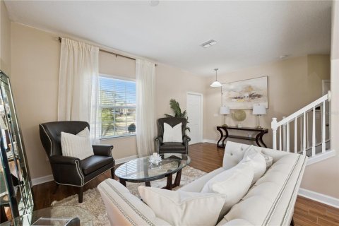 House in Davenport, Florida 4 bedrooms, 226.68 sq.m. № 2202586 - photo 5