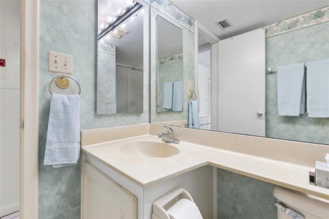 Condo in Saint Petersburg, Florida, 2 bedrooms  № 2284028 - photo 14
