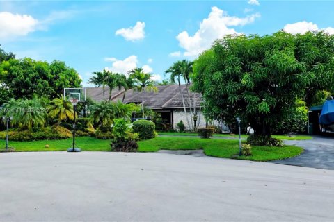 Casa en alquiler en Palmetto Bay, Florida, 5 dormitorios, 338.07 m2 № 1927186 - foto 1