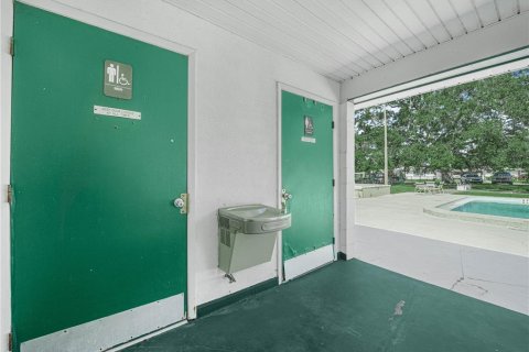 Commercial property in Lakeland, Florida 193.89 sq.m. № 2166316 - photo 11