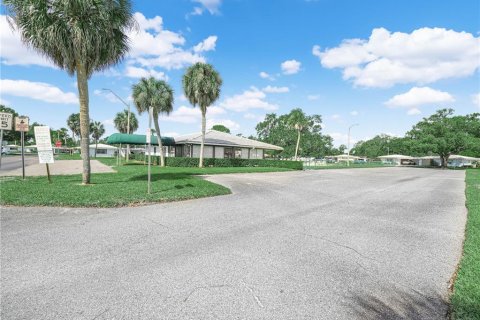 Commercial property in Lakeland, Florida 193.89 sq.m. № 2166316 - photo 3