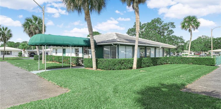 Commercial property in Lakeland, Florida 193.89 sq.m. № 2166316