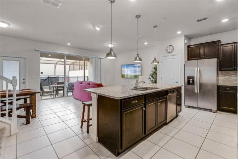 Townhouse in Davenport, Florida 5 bedrooms, 212.1 sq.m. № 1626194 - photo 6