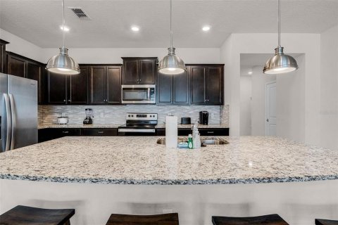 Townhouse in Davenport, Florida 5 bedrooms, 212.1 sq.m. № 1626194 - photo 9