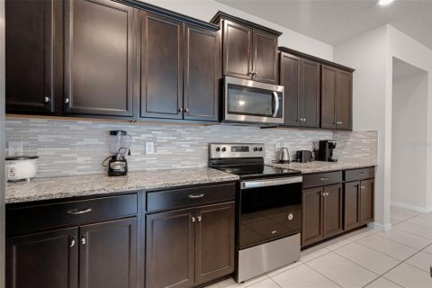Townhouse in Davenport, Florida 5 bedrooms, 212.1 sq.m. № 1626194 - photo 10