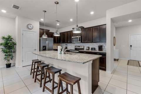 Townhouse in Davenport, Florida 5 bedrooms, 212.1 sq.m. № 1626194 - photo 8