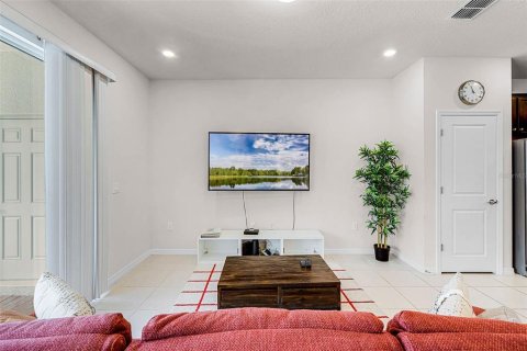 Townhouse in Davenport, Florida 5 bedrooms, 212.1 sq.m. № 1626194 - photo 15