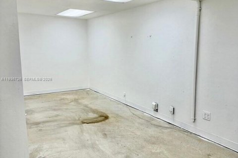 Immobilier commercial à vendre à Pompano Beach, Floride № 1994737 - photo 12