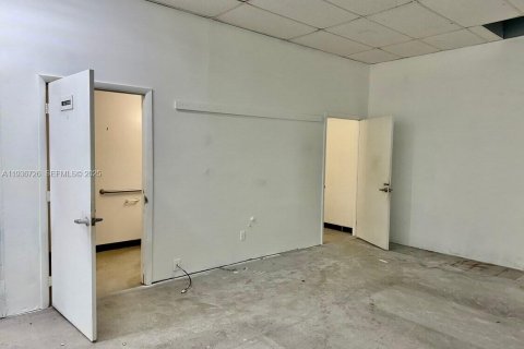 Immobilier commercial à vendre à Pompano Beach, Floride № 1994737 - photo 13