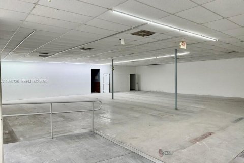 Immobilier commercial à vendre à Pompano Beach, Floride № 1994737 - photo 11