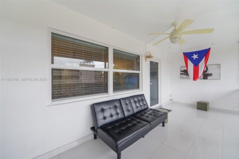 Condominio en venta en Hallandale Beach, Florida, 2 dormitorios, 99.41 m2 № 1983554 - foto 26