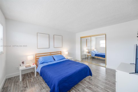 Condominio en venta en Hallandale Beach, Florida, 2 dormitorios, 99.41 m2 № 1983554 - foto 14