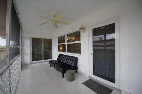 Condominio en venta en Hallandale Beach, Florida, 2 dormitorios, 99.41 m2 № 1983554 - foto 28