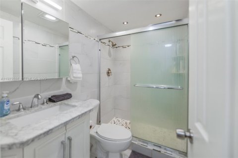 Condominio en venta en Hallandale Beach, Florida, 2 dormitorios, 99.41 m2 № 1983554 - foto 22