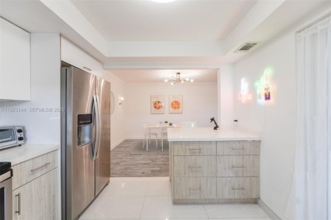 Condominio en venta en Hallandale Beach, Florida, 2 dormitorios, 99.41 m2 № 1983554 - foto 12