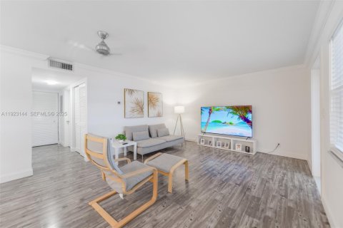 Condominio en venta en Hallandale Beach, Florida, 2 dormitorios, 99.41 m2 № 1983554 - foto 5