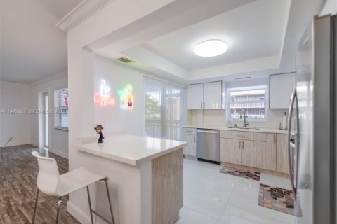 Condominio en venta en Hallandale Beach, Florida, 2 dormitorios, 99.41 m2 № 1983554 - foto 8