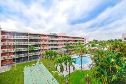 Condominio en venta en Hallandale Beach, Florida, 2 dormitorios, 99.41 m2 № 1983554 - foto 2