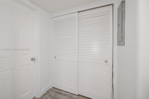 Condominio en venta en Hallandale Beach, Florida, 2 dormitorios, 99.41 m2 № 1983554 - foto 25