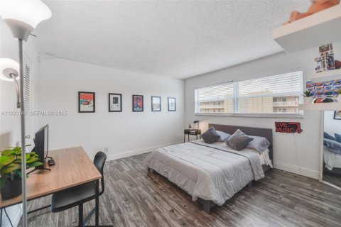 Condominio en venta en Hallandale Beach, Florida, 2 dormitorios, 99.41 m2 № 1983554 - foto 19