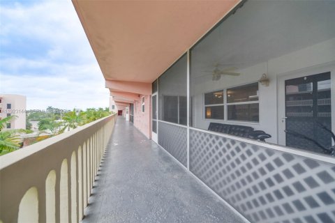 Condominio en venta en Hallandale Beach, Florida, 2 dormitorios, 99.41 m2 № 1983554 - foto 29