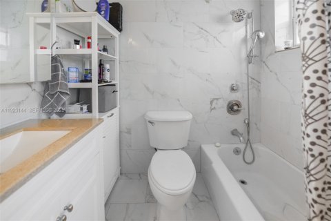 Condominio en venta en Hallandale Beach, Florida, 2 dormitorios, 99.41 m2 № 1983554 - foto 17