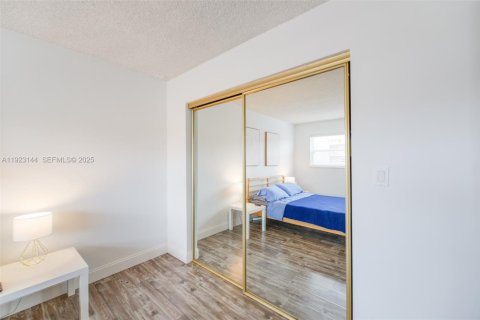 Condominio en venta en Hallandale Beach, Florida, 2 dormitorios, 99.41 m2 № 1983554 - foto 16