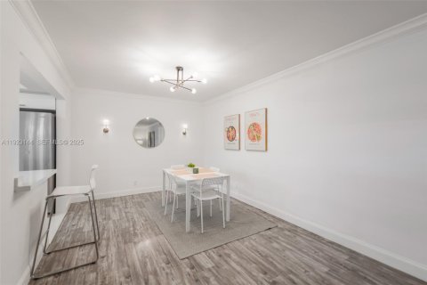 Condominio en venta en Hallandale Beach, Florida, 2 dormitorios, 99.41 m2 № 1983554 - foto 7