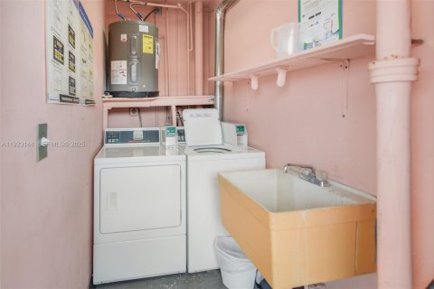 Condominio en venta en Hallandale Beach, Florida, 2 dormitorios, 99.41 m2 № 1983554 - foto 30