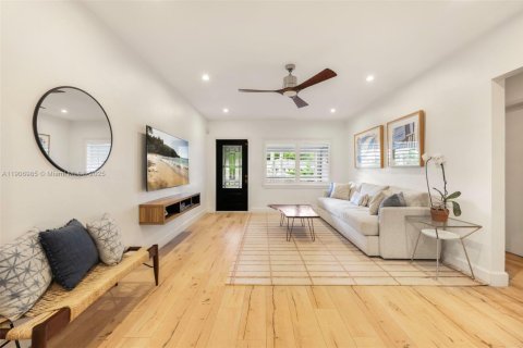 Villa ou maison à vendre à Miami, Floride: 3 chambres, 154.31 m2 № 1964238 - photo 1