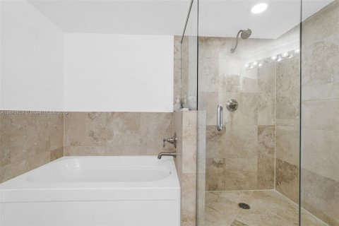 Copropriété à vendre à Miami, Floride: 2 chambres, 109.62 m2 № 1946551 - photo 10