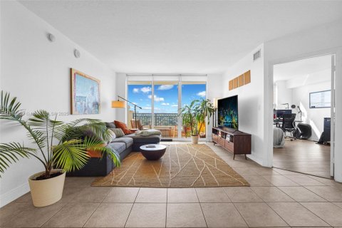 Copropriété à vendre à Miami, Floride: 2 chambres, 109.62 m2 № 1946551 - photo 21