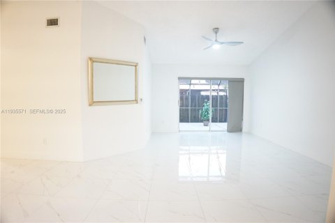 Casa en venta en Doral, Florida, 3 dormitorios, 137.87 m2 № 1993626 - foto 5