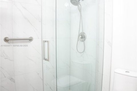 Casa en venta en Doral, Florida, 3 dormitorios, 137.87 m2 № 1993626 - foto 11