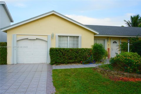 Casa en venta en Doral, Florida, 3 dormitorios, 137.87 m2 № 1993626 - foto 2
