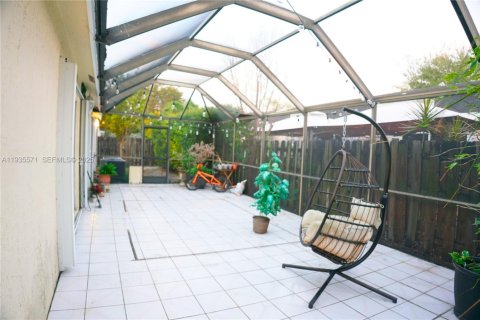 Casa en venta en Doral, Florida, 3 dormitorios, 137.87 m2 № 1993626 - foto 24