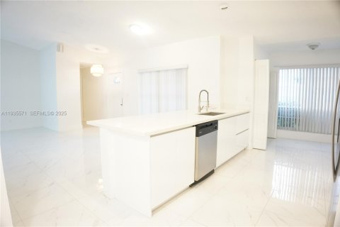 Casa en venta en Doral, Florida, 3 dormitorios, 137.87 m2 № 1993626 - foto 21