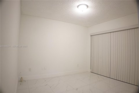 Casa en venta en Doral, Florida, 3 dormitorios, 137.87 m2 № 1993626 - foto 13