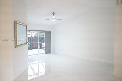 Casa en venta en Doral, Florida, 3 dormitorios, 137.87 m2 № 1993626 - foto 6