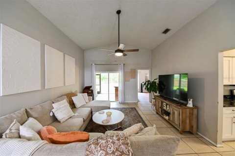 House in Tampa, Florida 3 bedrooms, 118.54 sq.m. № 1829729 - photo 5