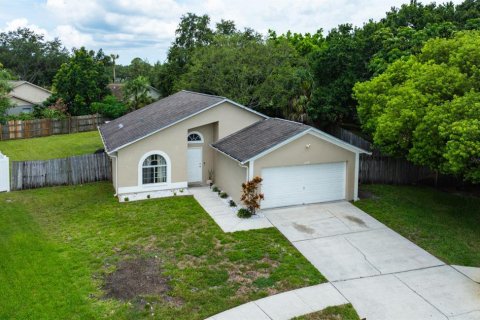 House in Tampa, Florida 3 bedrooms, 118.54 sq.m. № 1829729 - photo 2